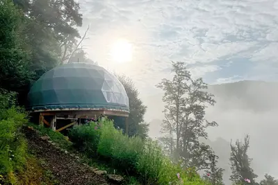 Image de Luxe Dome + Mountain View + Private Deck+ Shower for 2