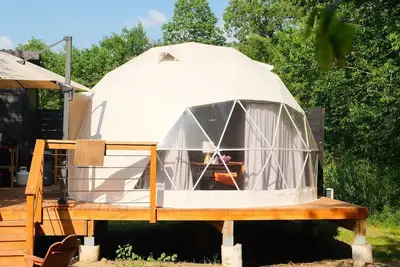 Walkout Dome with private hottub