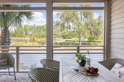 Image de Stunning 4 Bedroom Townhouse in the Heart of Moreland Village!