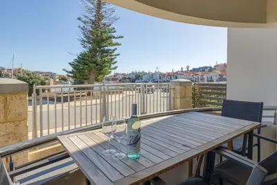 Image de Boardwalk Bliss Explore the Lively Mindarie Marina