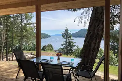 Image de Seaside Cottage on Avalon Flower Farm, Pender Island. U-pick bouquet included