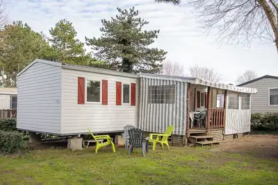Image de Mobilhome 'Mobilhome Tout Équipé Bois Masson' avec piscine partagée et terrasse partagée