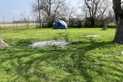 Image de Eclipse Camping on Peaceful Mini Farm F1