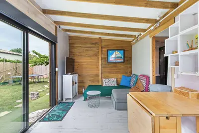 Image de Gite La Cabane Du Sud avec 2 terrasses privées, jardin privé et Wi-Fi