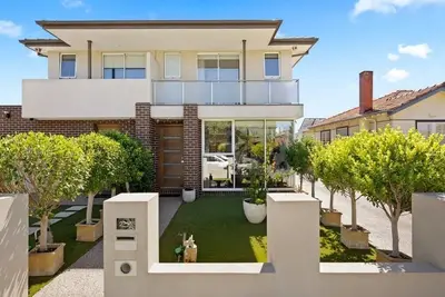 Image de Renovated bright modern retreat