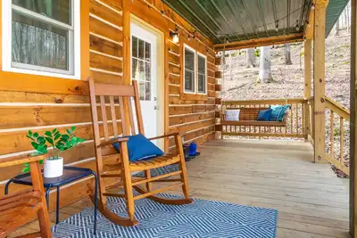 Image de Make memories at the lake or on the porch at The Toasted Marshmallow Cabin!