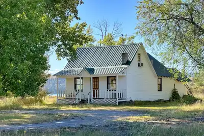 Image de Charming Farmhouse on Flathead Lake.