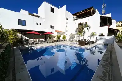 Image de Nice Spacious Condominium, Great Location-Close Restaurants and Marina Nuevo Vta
