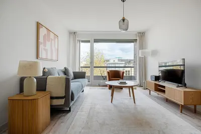 Image de Sunny St. Johann 3 Room w/ Storage, nr local market, by Blueground