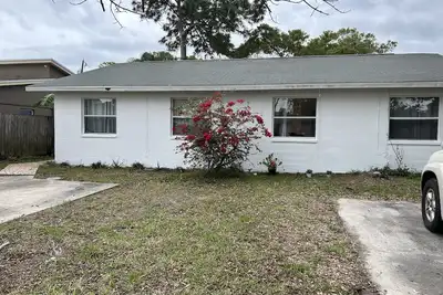 Image de Vera Cottage 10 minutes from St Pete Downtown & Pier 2 bedrooms- 2 king 2 twin