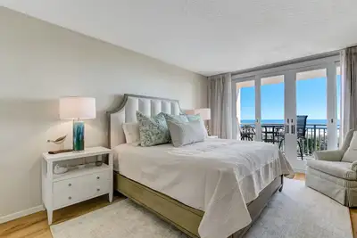 Image de Oceanfront Views in Every Room | Totally Remodeled Shipwatch | Balcony Overlooking Pool and Beach