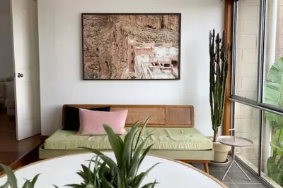 Image de 4 Bedroom Mid-Century Home with Ocean Views