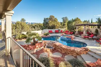 Image de Luxury 5-Br Home with Pool, Spa & Panoramic Views