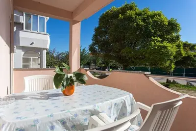 Image de Appartement de deux chambres avec la terrasse Baska, Krk (A-22681-b)