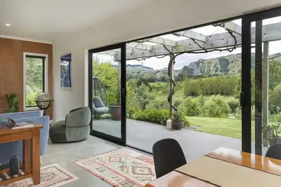 Image de Relax and recharge inside and outside this special home