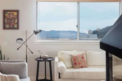 Image de Malibu Mountain Top Villa with Stunning Views