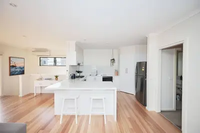 Image de Cowrie Beach Haven- 600 meters to beach!