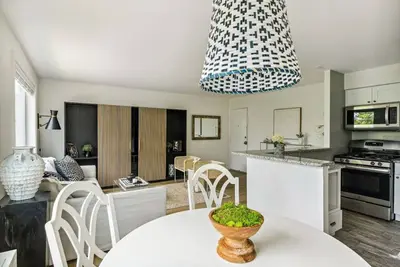 Image de Crystal City Boutique Flats 2br / Free Parking