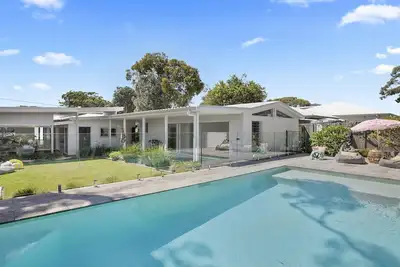 Image de Heated swimming pool and walk to beach