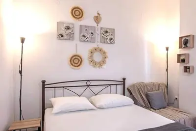 Minimal and cozy Home in Zografou