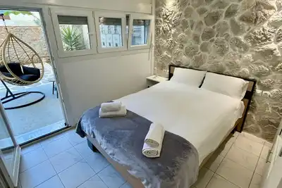 Central Studio Flat with Garden
