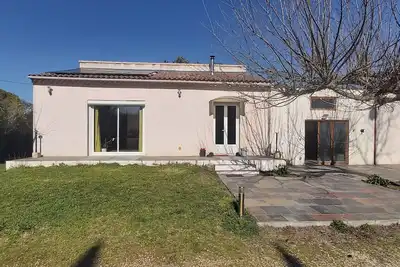 Image de Villa 90 m2 Le Thor. Au sein d'un parc de 18ooo m2, étang et bord de rivière.