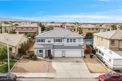 Image de A 5-Bedroom Home in Victorville