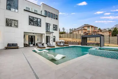 Image de Luxury 5br Retreat w/ Pool, Hot Tub, Basketball