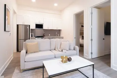 Image de Landing at Landing Midtown - 2 Bedrooms in Five. . .