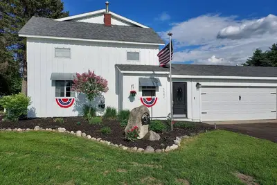 Image de Charming farmhouse- 3 bedroom/3 bath in Williamsburg. 3 mi to Flintfields/Glef
