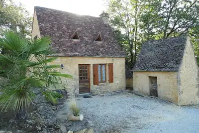 Image de Maison isolée avec jardin à 1 km du centre de Sarlat, idéal pour visites et activités de plein air