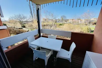 Image de Appartement avec Piscine, Climatisation, et Parking Ă 2 Pas de la Plage