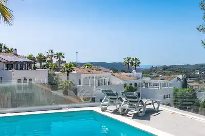 Image de Villa design Elodie avec piscine privée et espace