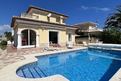 Image de Geräumige Villa in Strandnähe mit Eigenem Pool. Familien- & Haustierfreundlich
