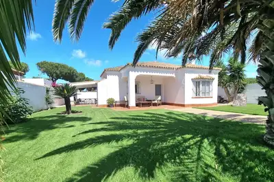 Image de Beautiful sunny villa, pool