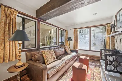 Image de 1 Br, Den Vail Golf Course Condo |Free Bus Route