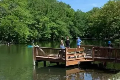 Image de One minute to beach\/fishing lake! Knotty but Nice-sleeps upto 6-Pet\/Kid Friendly