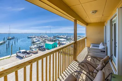 Image de New Listing! Blue Views - Beautiful Waterfront Townhome At Southwind Marina