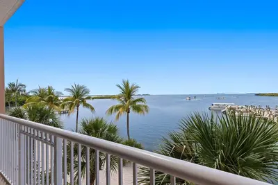 Image de Ocean Front Presidential Suite | Beachside Resort