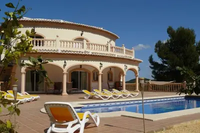 Image de Luxury 6 pers. villa, Europe tv, pool 10x5, air-con, 400Mb WiFi, Bbq