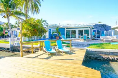 Image de Waterfront Home Min from Beach| Sleeps 8| Golfcart
