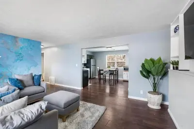 Image de Cozy Newly Renovated 2br-1ba//3 to 6mins from Osf St  A