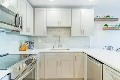 Image de Modern Condo on the Beach in the Heart of Cocoa!