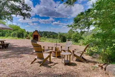 Image de Covered Wagon Camping with Valley View, Sleeps 4