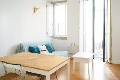 Image de King Bed w/ Balcony. Stylish Remote Working Apt