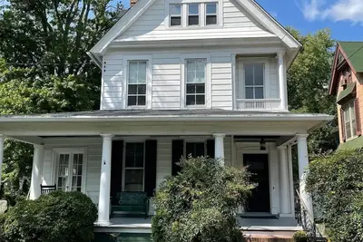 Image de Charming 4 bedroom in Historic Cambridge\n\n