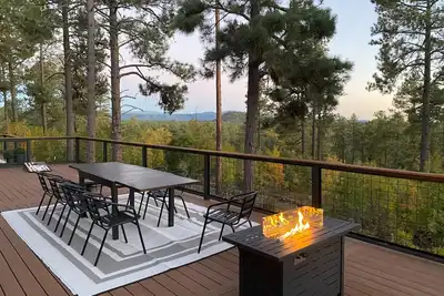 Image de Million Dollar Views/Prime Location/Huge Deck/Games/Ac/Fully Stocked Kitchen