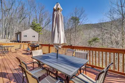 Image de Pet-Friendly Shenandoah Cabin w\/ Fire Pit & Grill!