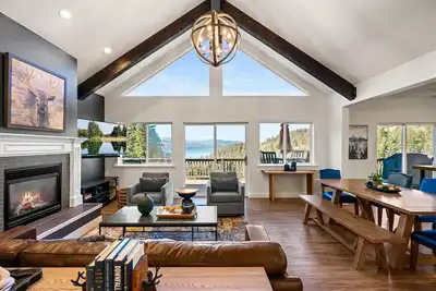 Image de Retreat Near Town-Golf w/ Views | 4000 sqft | Game Rooms | Fire Table | 4-acres