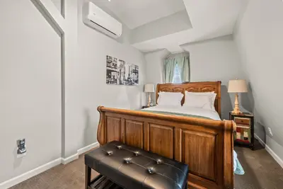 Image de Seasons Hospitality offers all new 1Br with tons of charm
